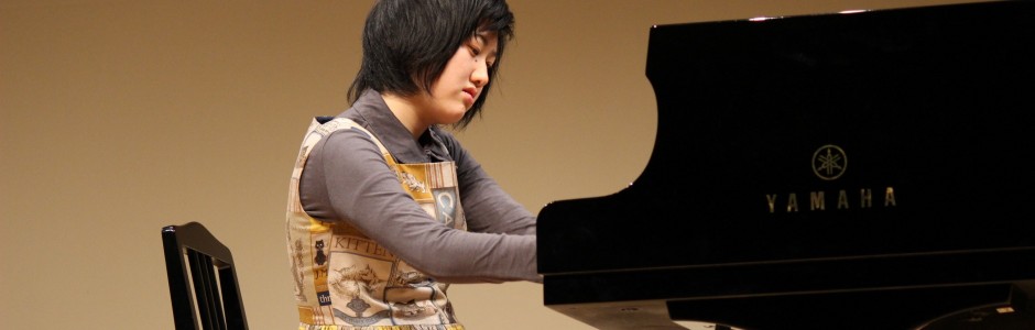 渚子さんピアノ演奏（上映会ミニコンサート）